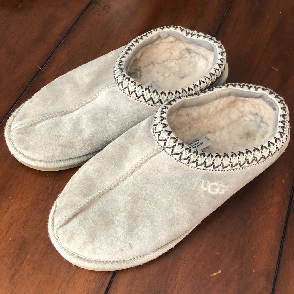 Women’s UGG slippers - size 10